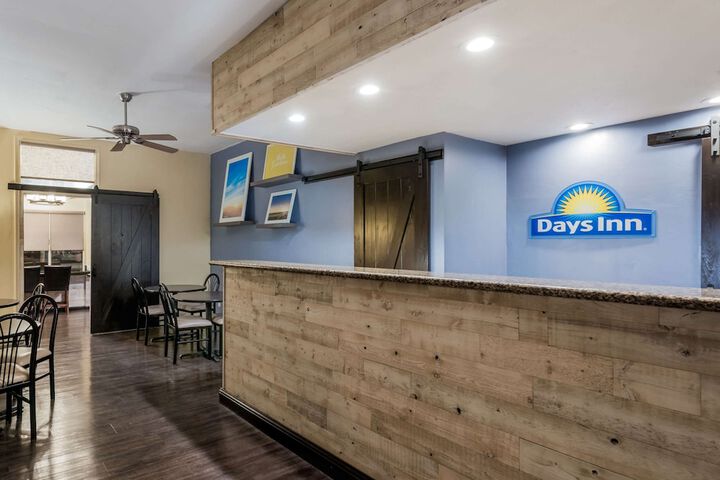 Days Inn & Suites by Wyndham Lodi