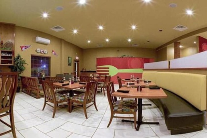 Dining 21 of 25
