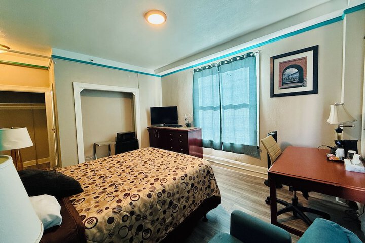 Room 17 of 27