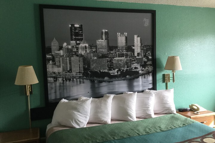 Room 30 of 34