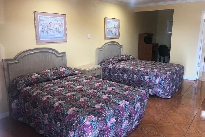 Room 13 of 17