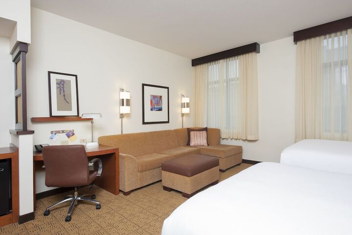 Hyatt Place Des Moines / Downtown