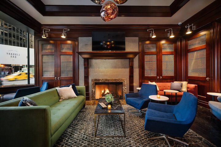 Lounge 80 of 86