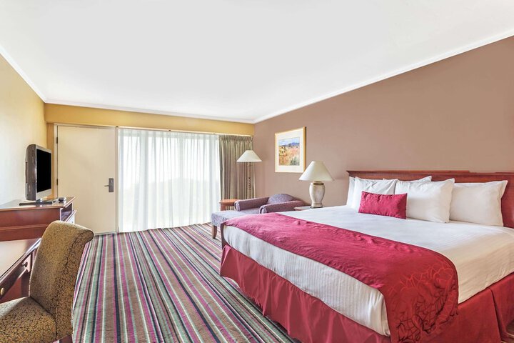 Room 11 of 27