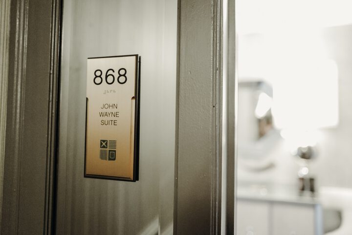 Room 70 of 171