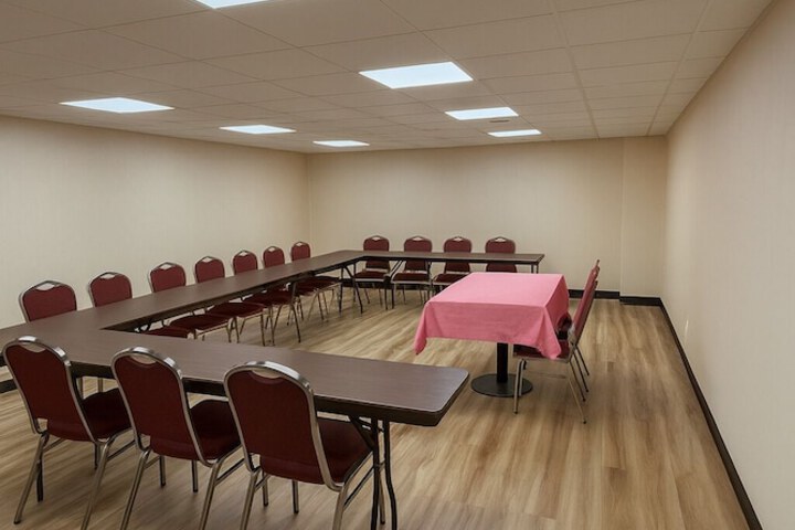 The Floral Park Motor Lodge