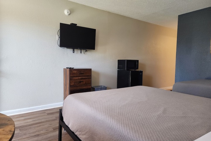 Room 11 of 20