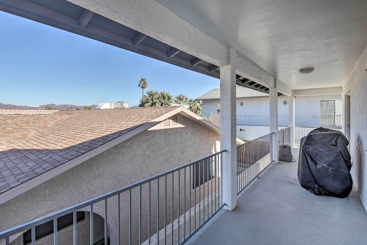 Parker Home on the Colorado River w / Views!