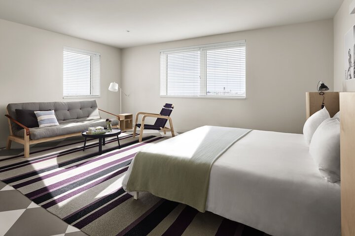 Room 43 of 62