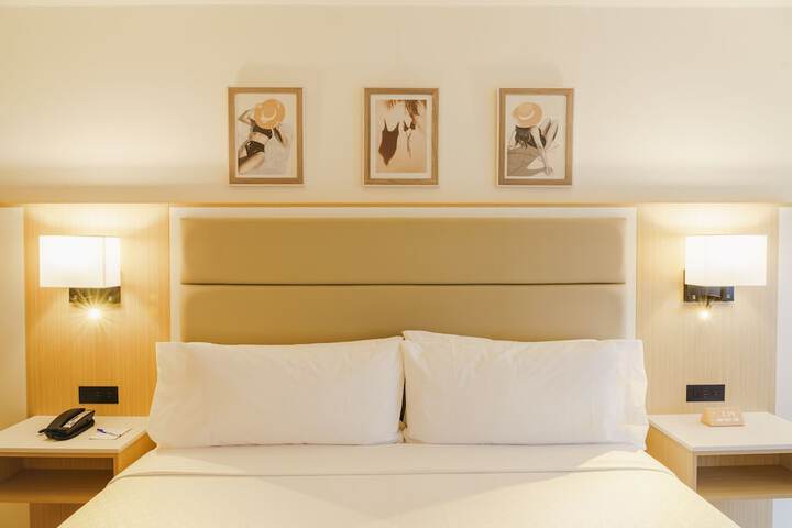 Room 27 of 73