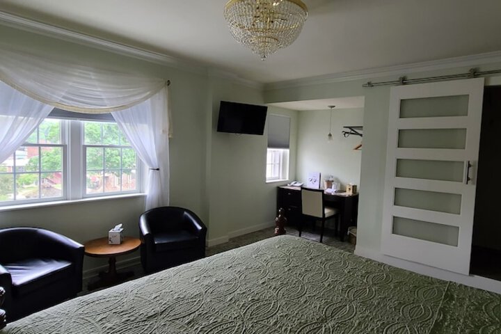 Lowell Inn