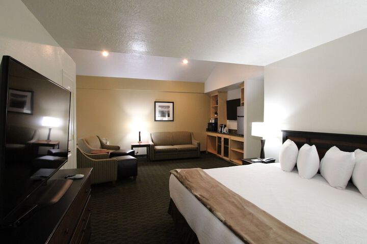 Dinosaur Inn & Suites