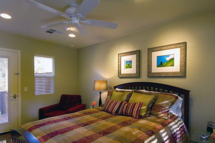 Room 9 of 32
