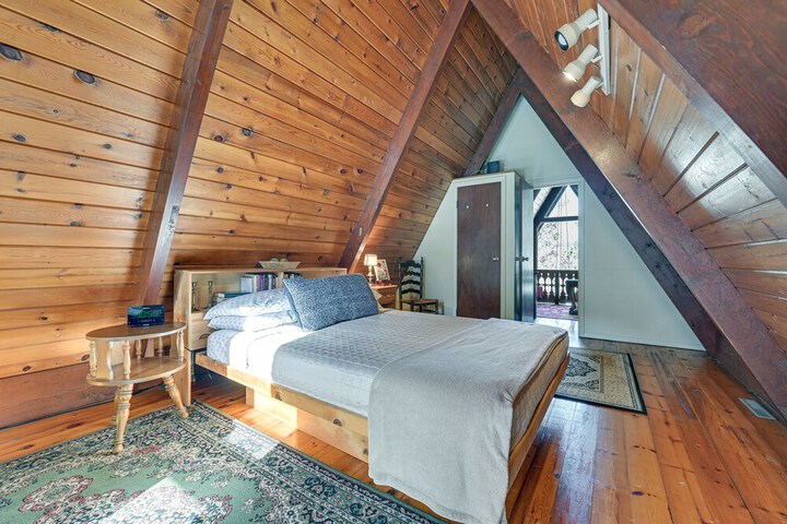 Walk to Ski Lift! Charming Hunter A-frame