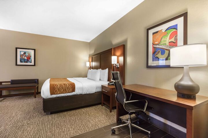 Room 26 of 80