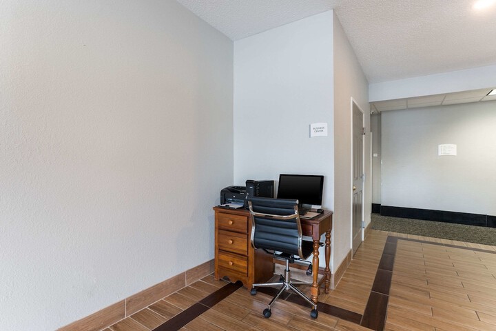 Business Center 31 of 31