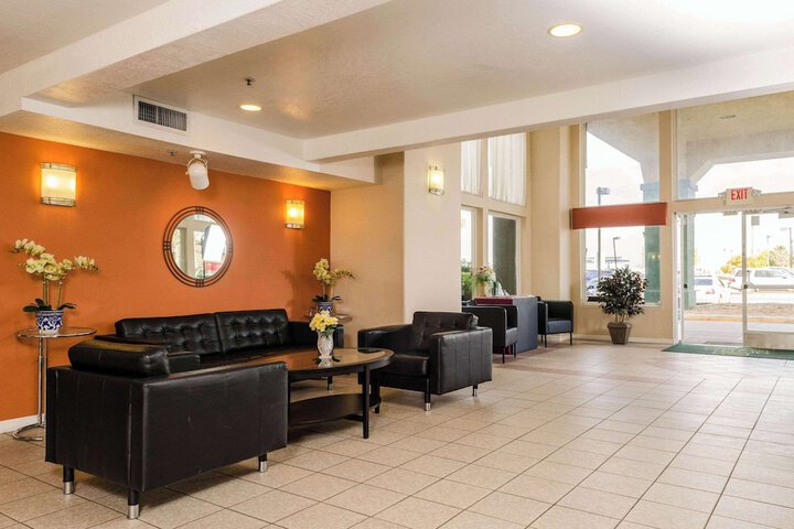 Hotel Interior 6 of 27