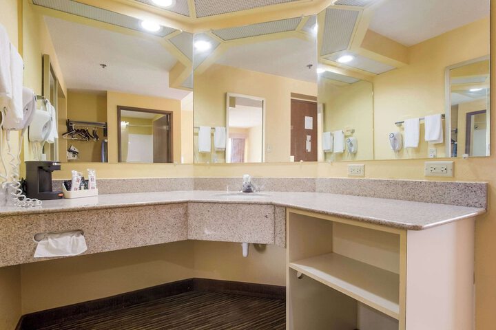 Quality Inn & Suites CVG Airport