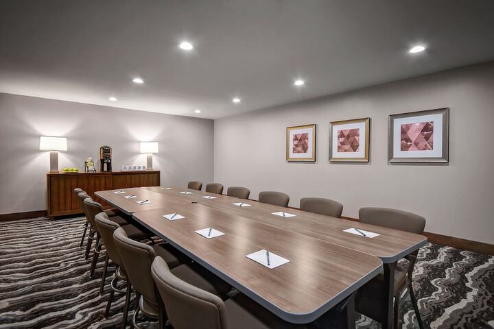 Staybridge Suites Holland by IHG