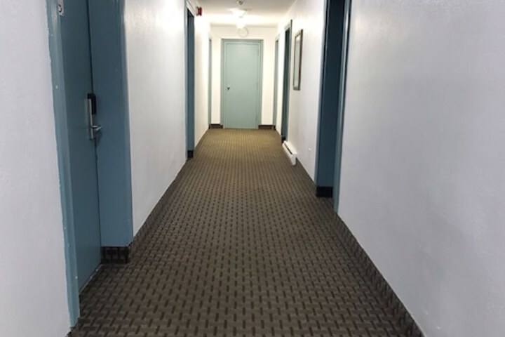 Ballroom/Hall 25 of 26