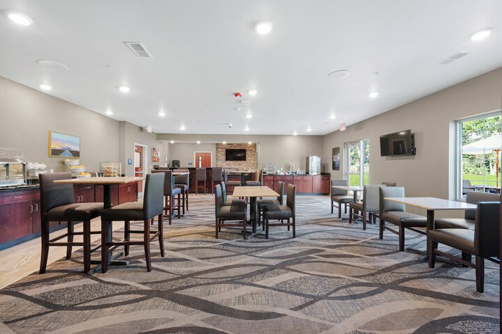 Lounge 105 of 111