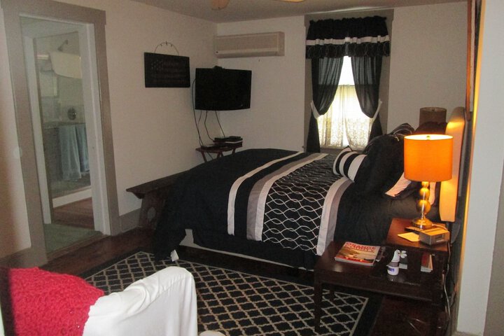 Room 6 of 13