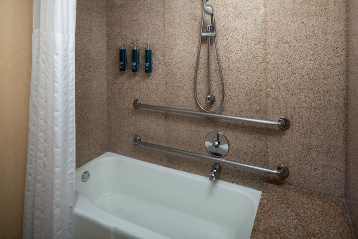 DoubleTree by Hilton Boston North Shore