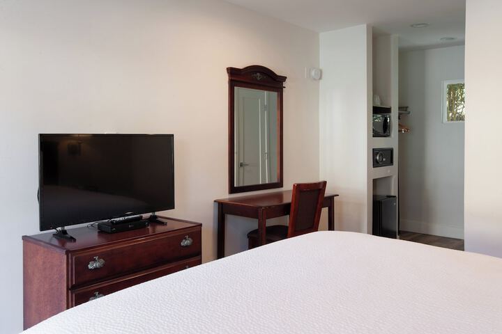 Room 32 of 66