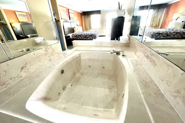 Luxury Inn & Suites Liberty