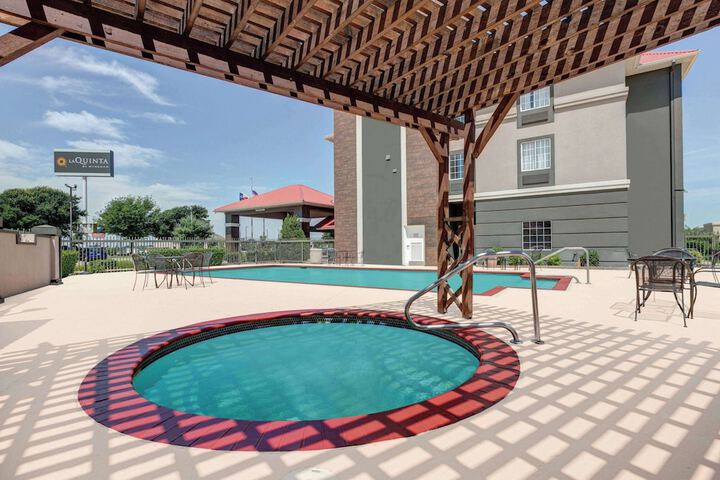 La Quinta Inn & Suites by Wyndham Weatherford
