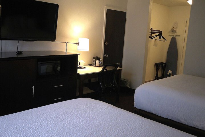 Room 7 of 32