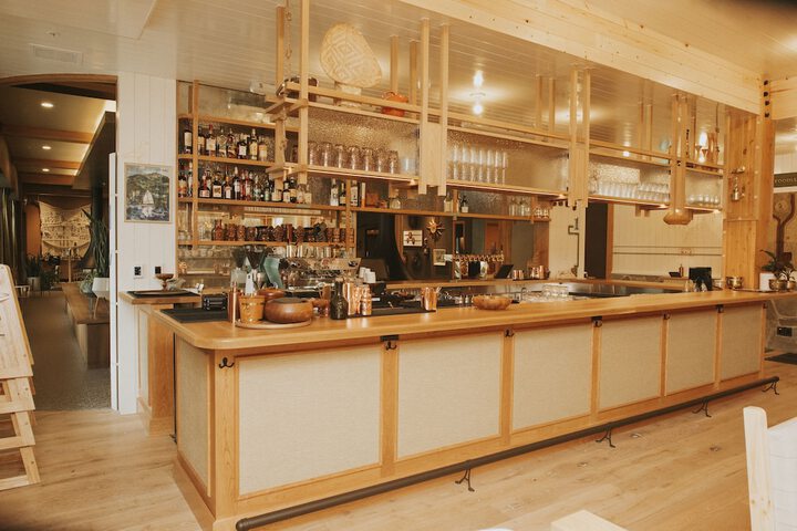 Lounge 58 of 98