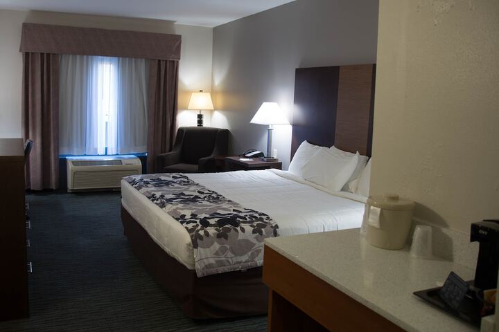 Room 5 of 10