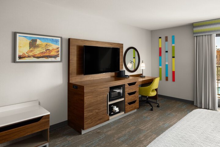 Room 27 of 63