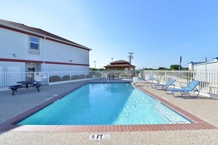 Pool 4 of 25