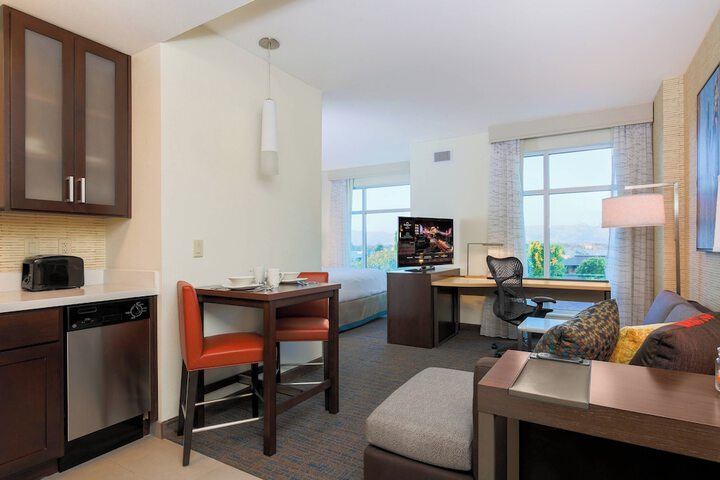 Room 17 of 32