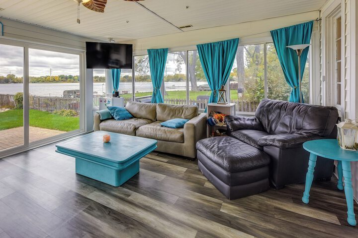 Lakefront Antioch Cottage w / Dock & Gas Grill!