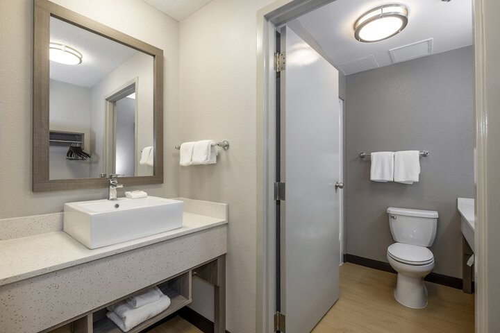 Red Roof Inn PLUS+ Boston - Mansfield / Foxboro