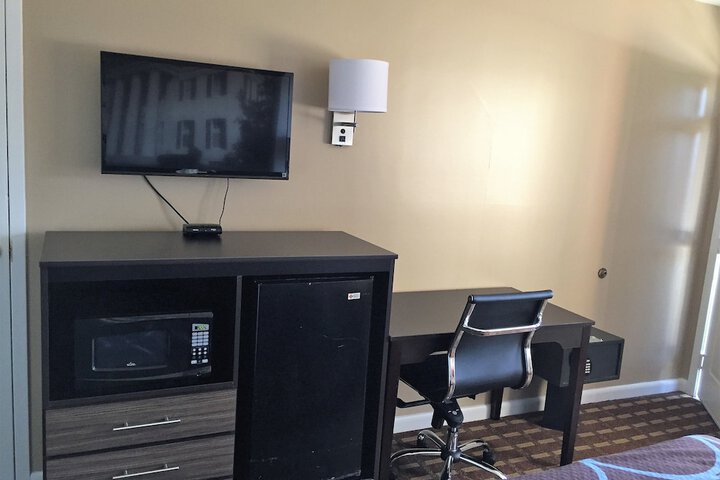 Super 8 by Wyndham Ocean Springs Biloxi