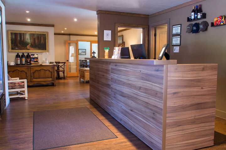 Riverside Inn