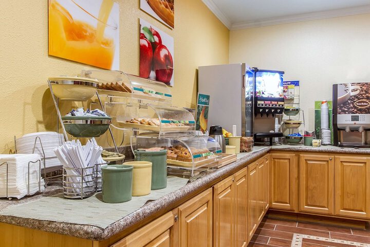 Breakfast/Coffee Service 44 of 47
