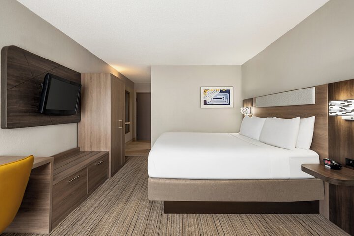 Holiday Inn Express Hotel & Suites Fredericksburg by IHG