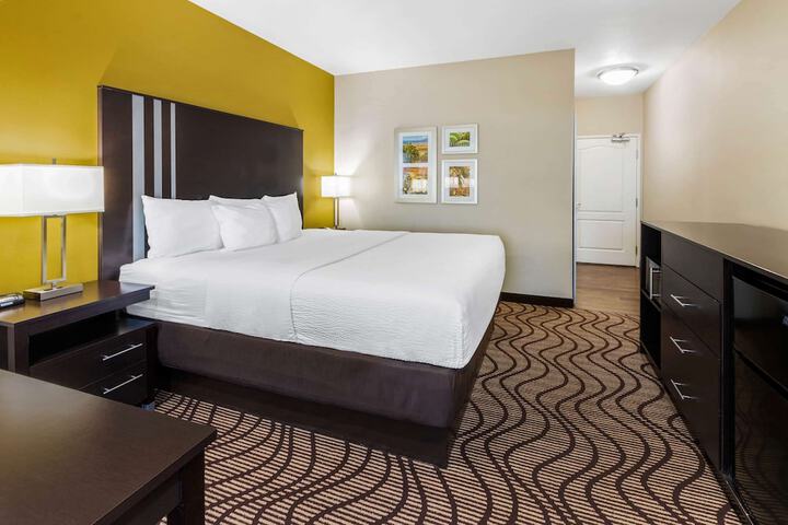 La Quinta Inn & Suites by Wyndham Artesia