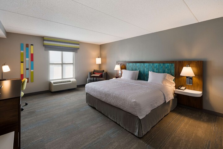 Hampton Inn & Suites Fredericksburg-at Celebrate Virginia
