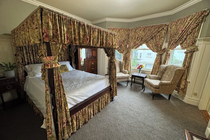 Room 26 of 48