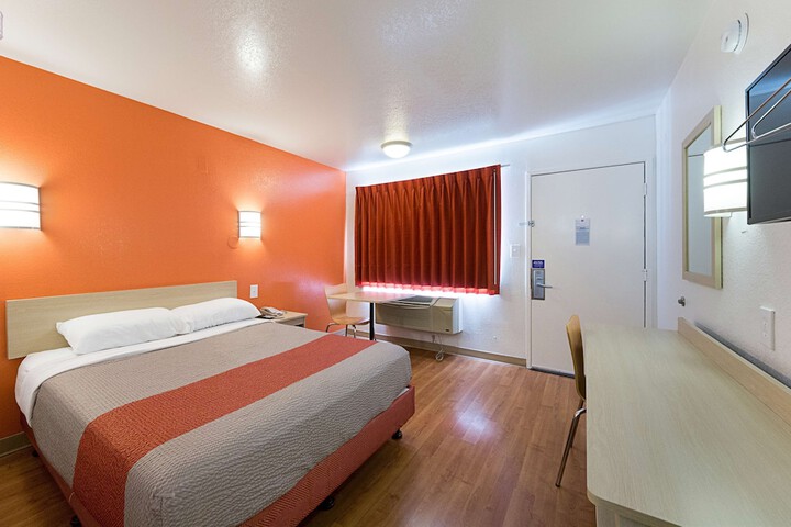 Room 16 of 29