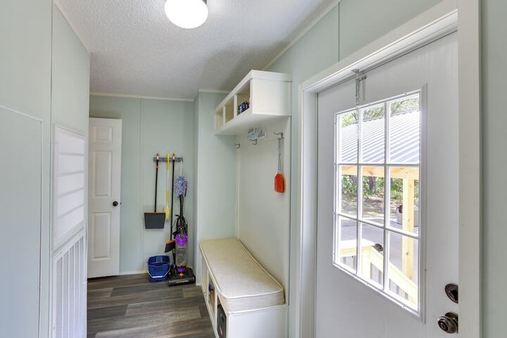Charming Perry Home 2 Mi to the Gulf!