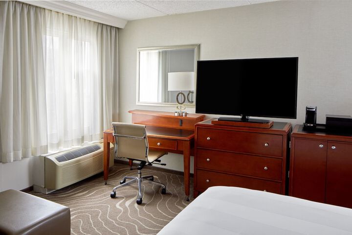 Room 33 of 77