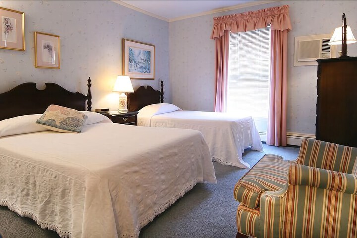 PLEASANT STREET INN