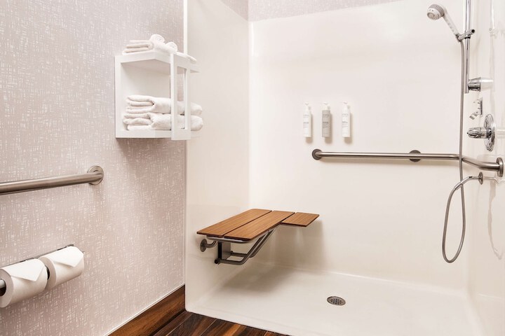 Room 10 of 26